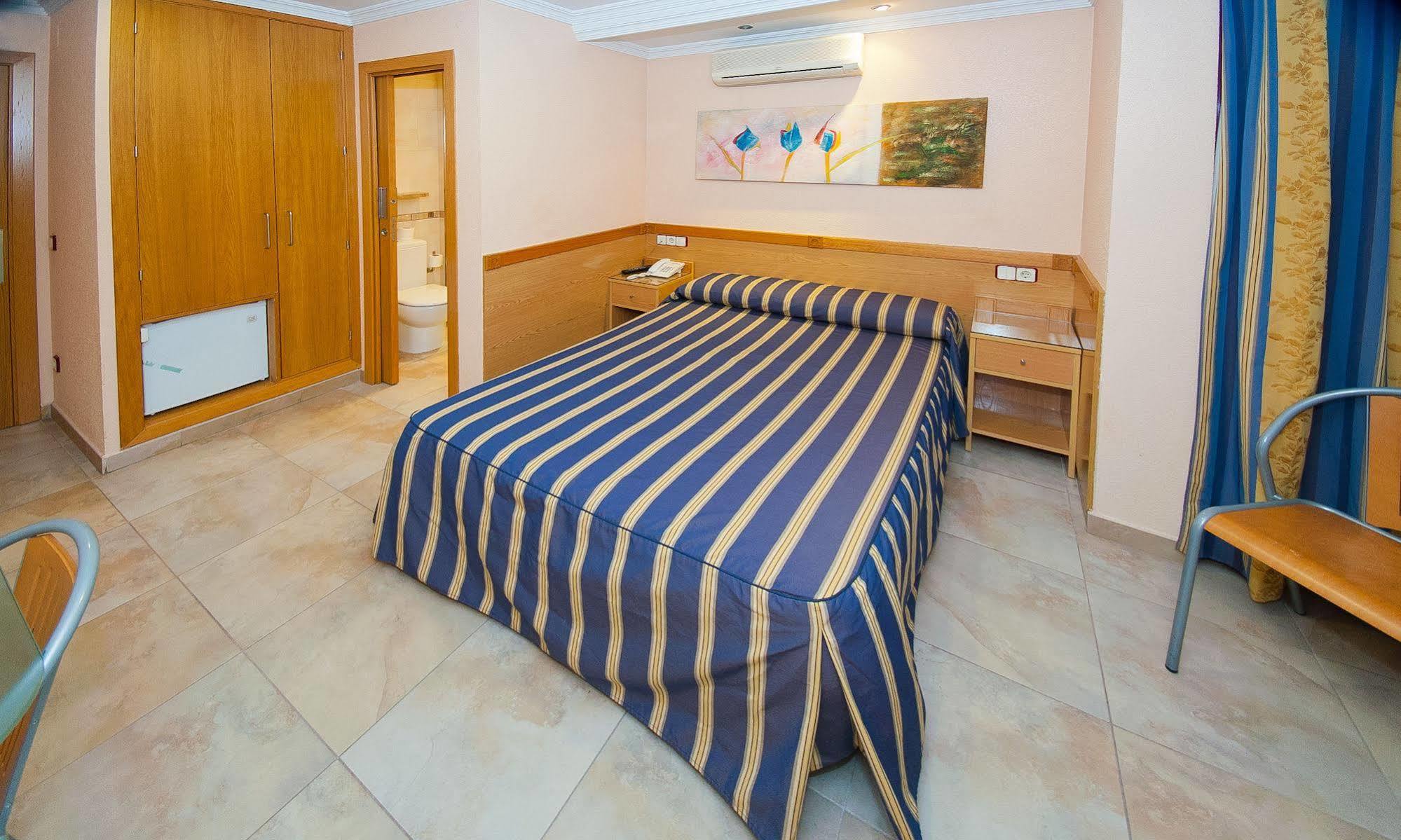 Hostal Viky Мадрид Экстерьер фото