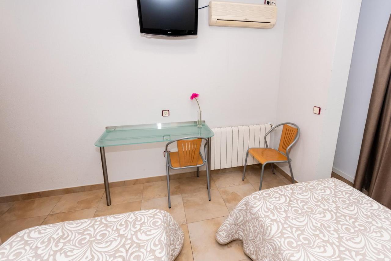Hostal Viky Мадрид Экстерьер фото
