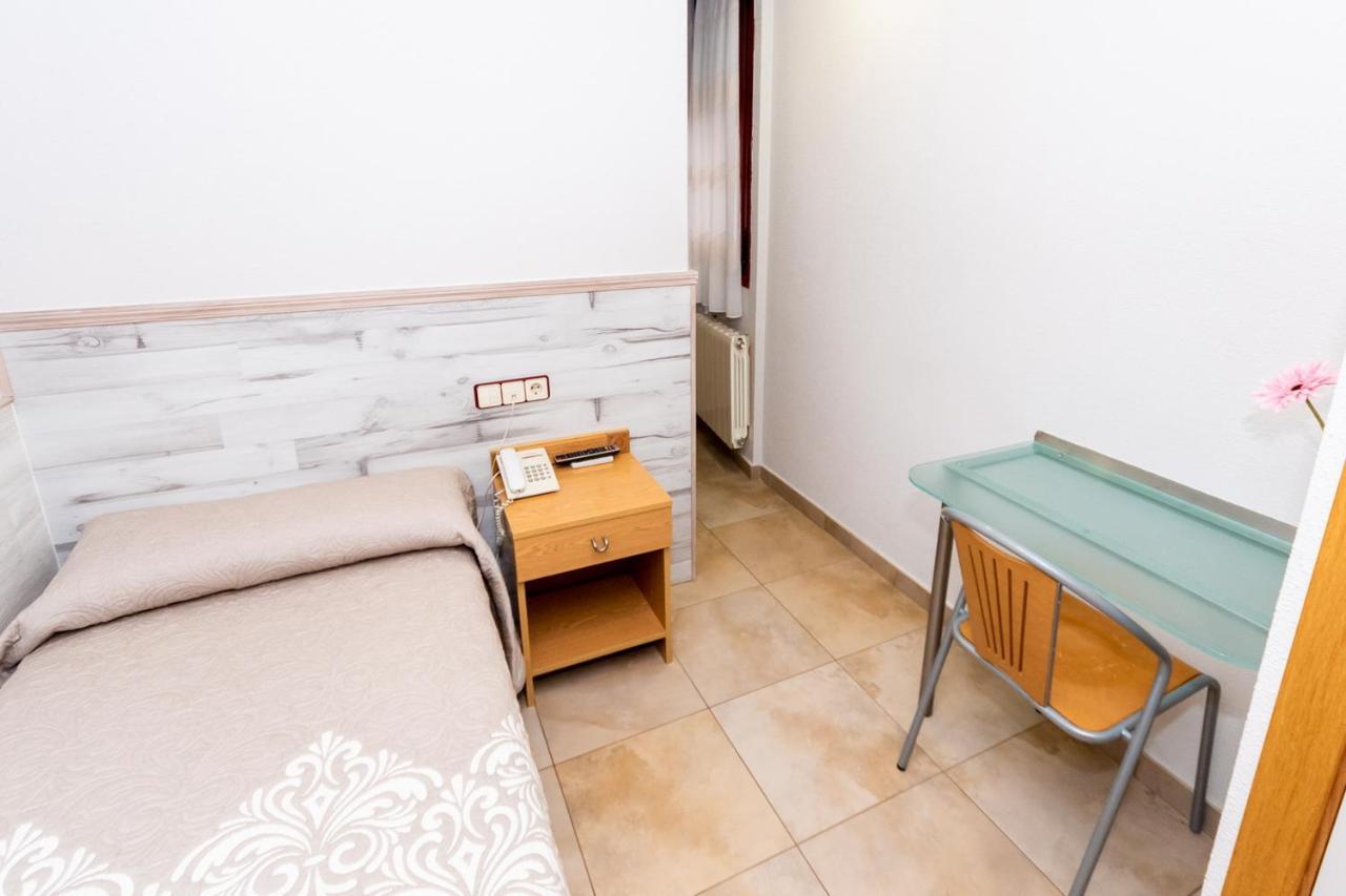 Hostal Viky Мадрид Экстерьер фото