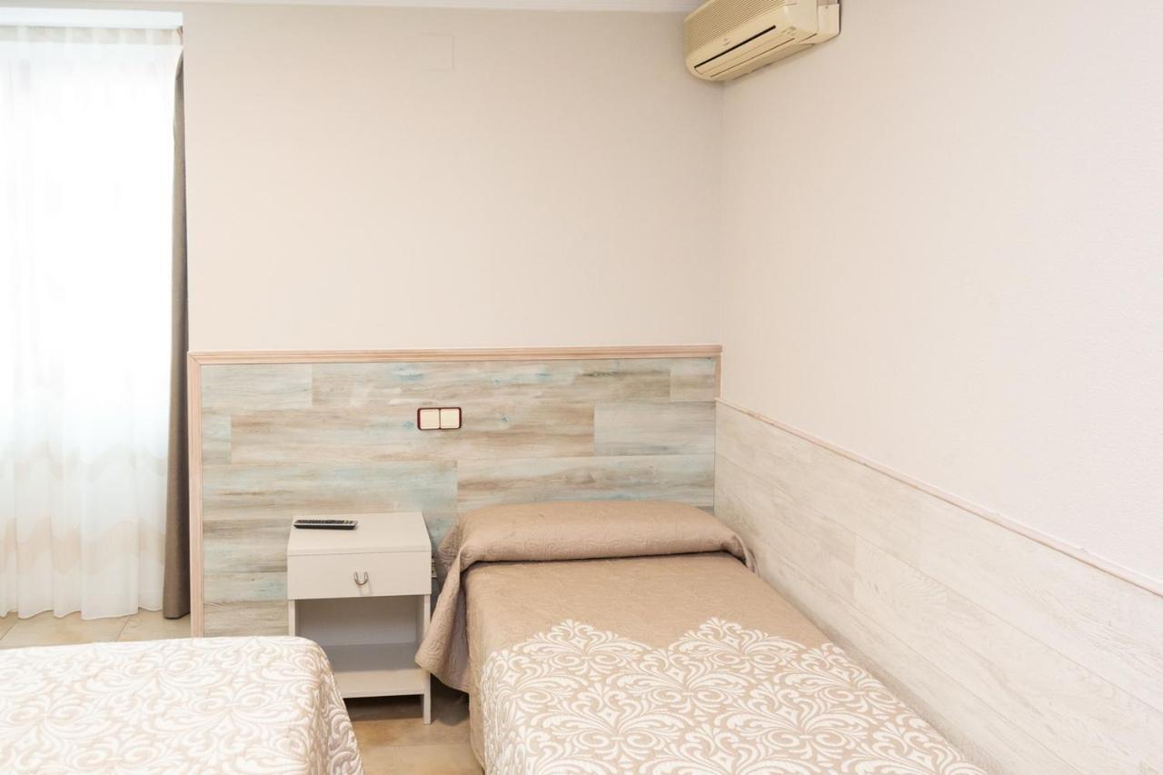 Hostal Viky Мадрид Экстерьер фото