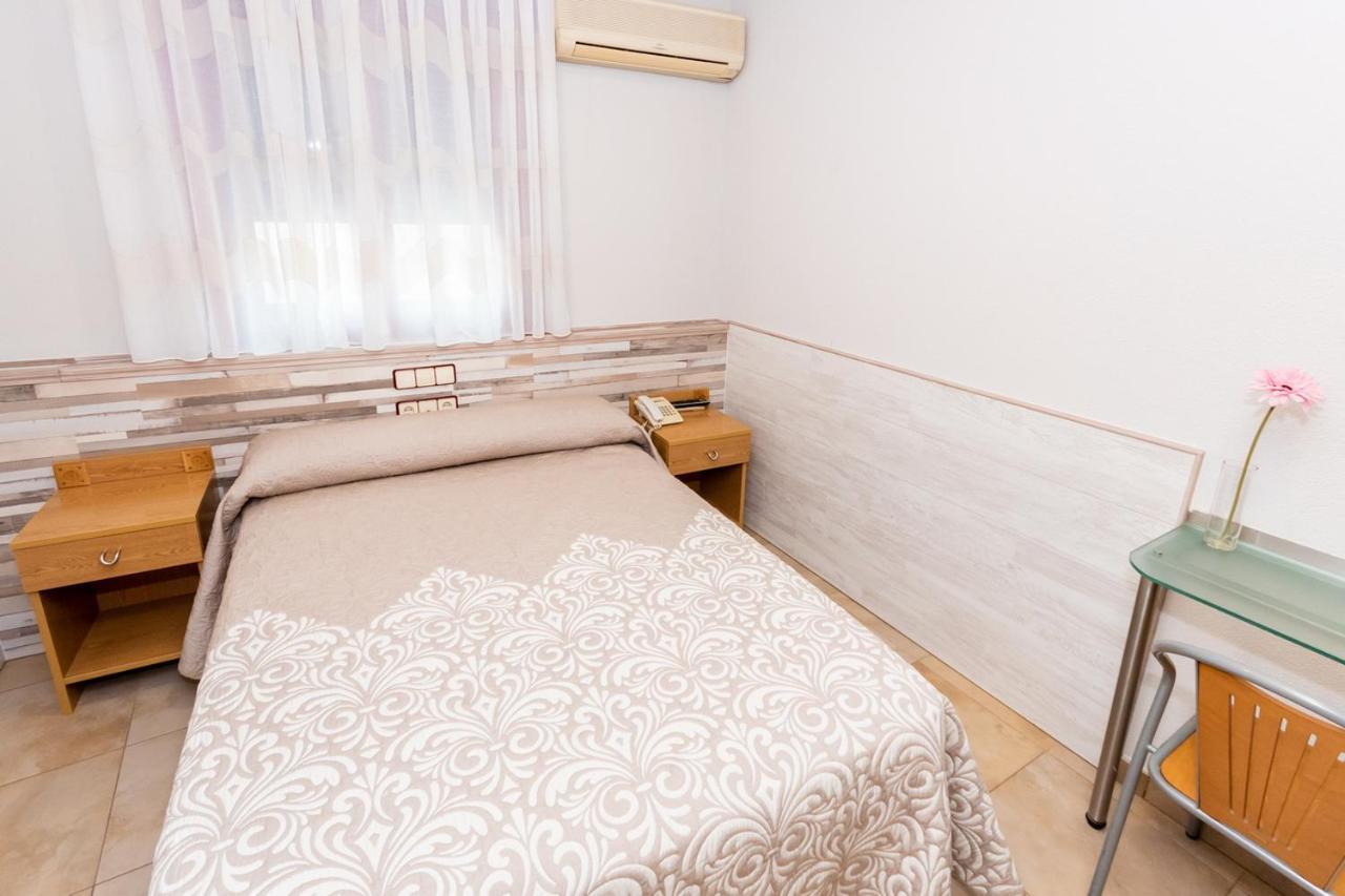 Hostal Viky Мадрид Экстерьер фото