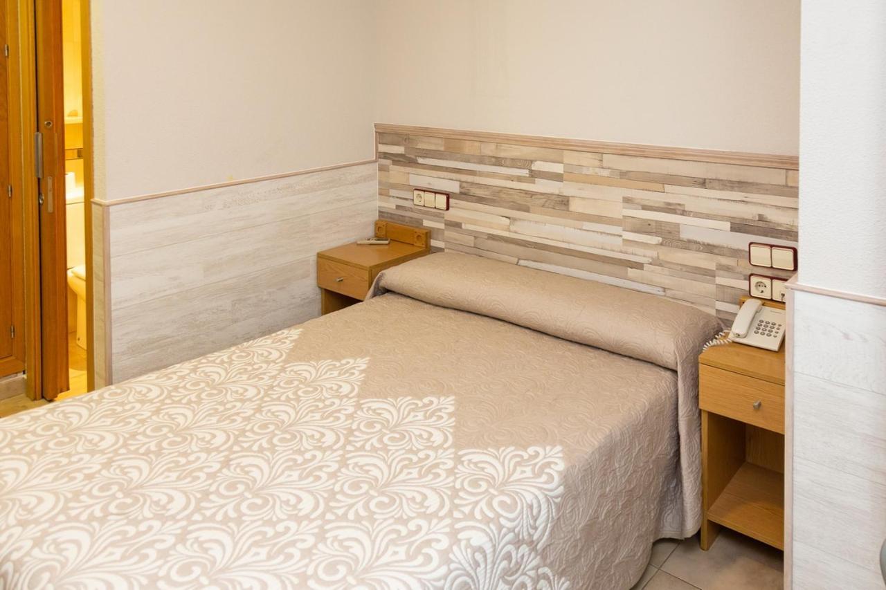Hostal Viky Мадрид Экстерьер фото