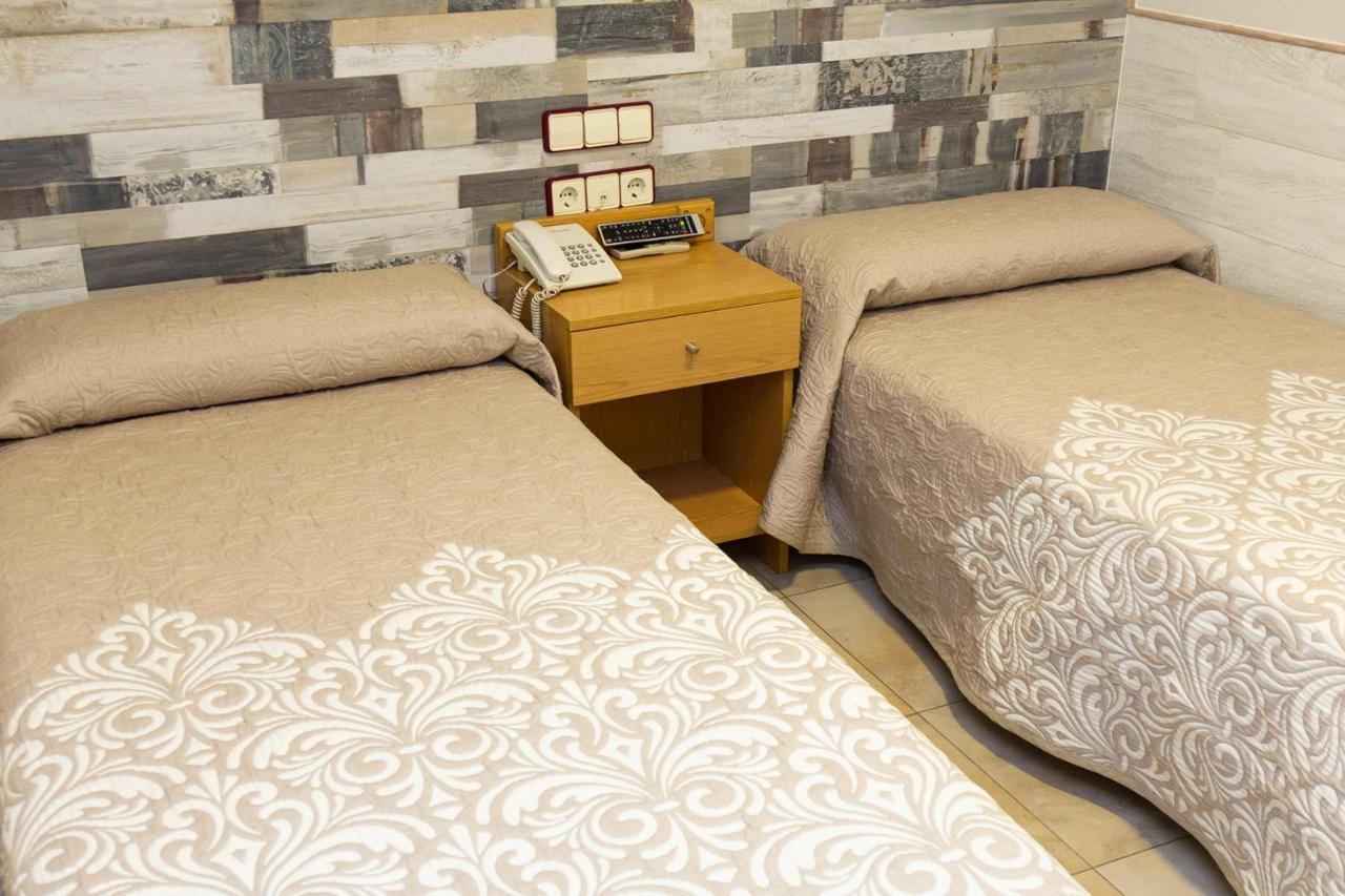 Hostal Viky Мадрид Экстерьер фото