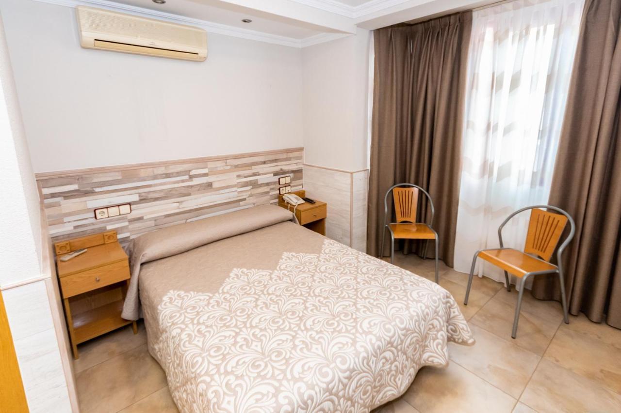Hostal Viky Мадрид Экстерьер фото