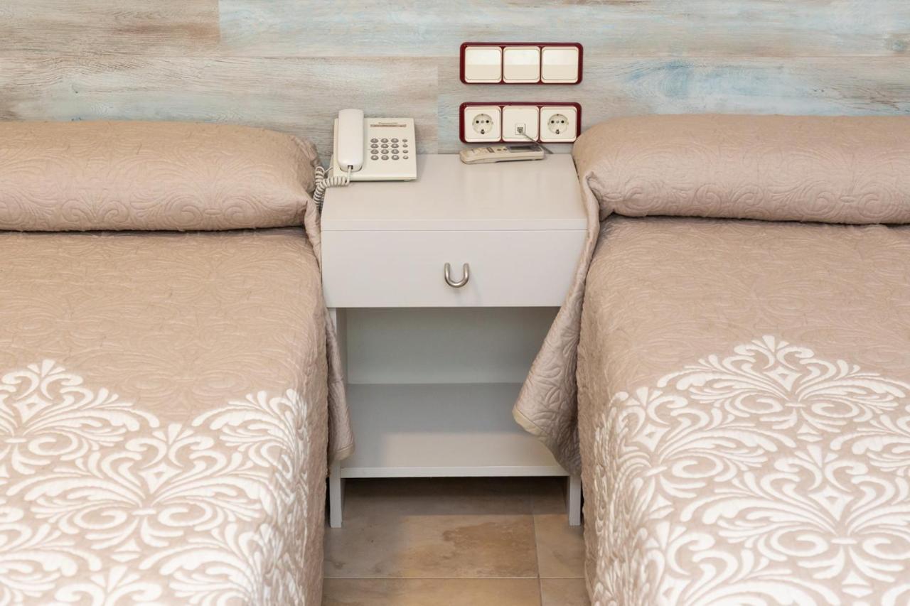 Hostal Viky Мадрид Экстерьер фото