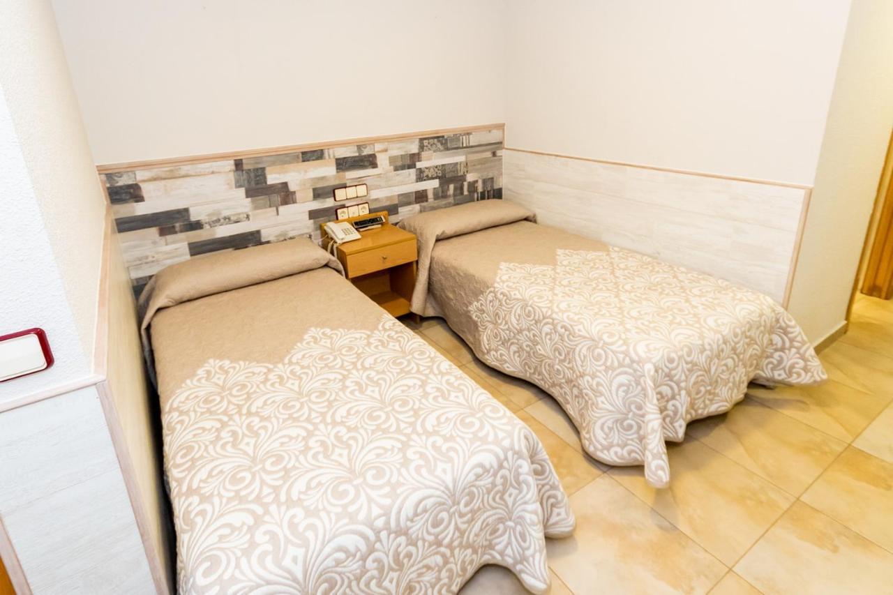 Hostal Viky Мадрид Экстерьер фото