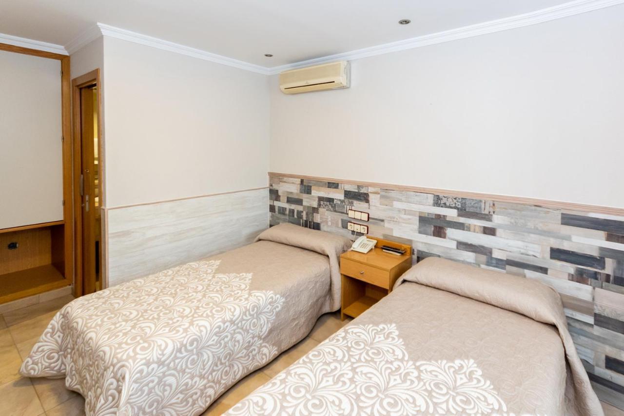 Hostal Viky Мадрид Экстерьер фото